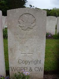 Etaples Military Cemetery - McGirr, Robert Herbert